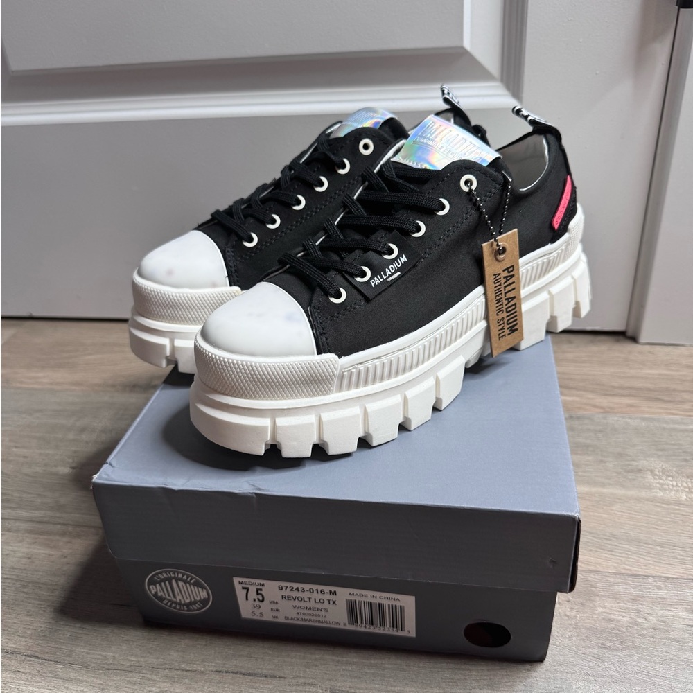 Palladium Revolt Lo TX Women's Black platform Sneakers size 7.5